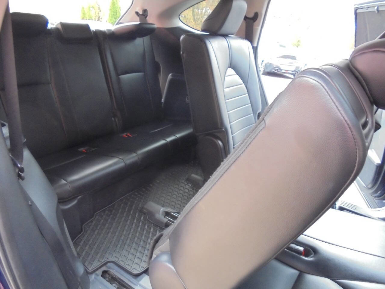 Used 2021 Toyota Highlander XLE AWD/4WD image 13