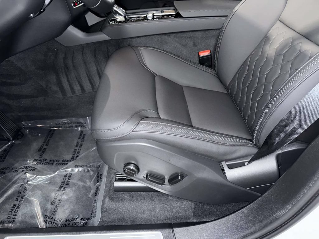 Certified 2025 Volvo XC90 T8 Plus w/ Protection Package Premier AWD/4WD image 3