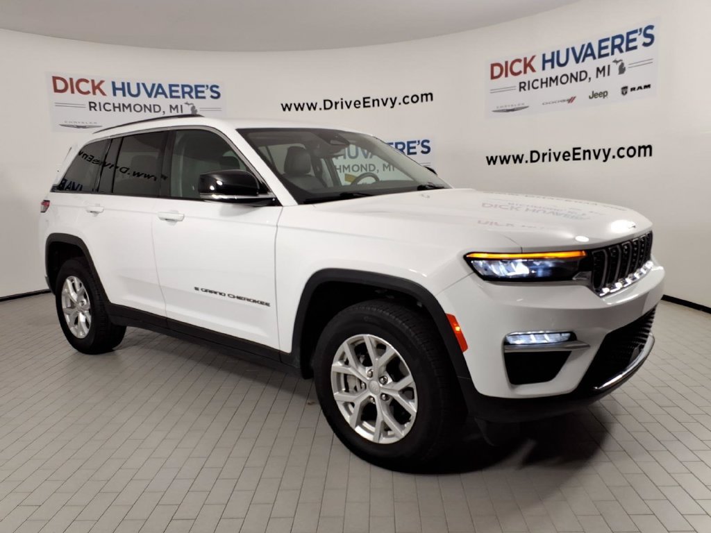 Used 2023 Jeep Grand Cherokee Limited AWD/4WD image 3
