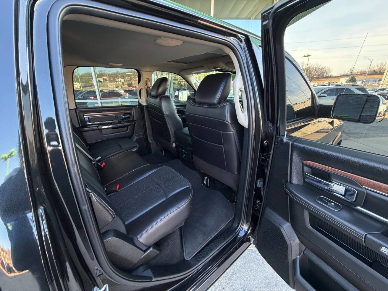 Used 2018 RAM 1500 Laramie AWD/4WD image 15