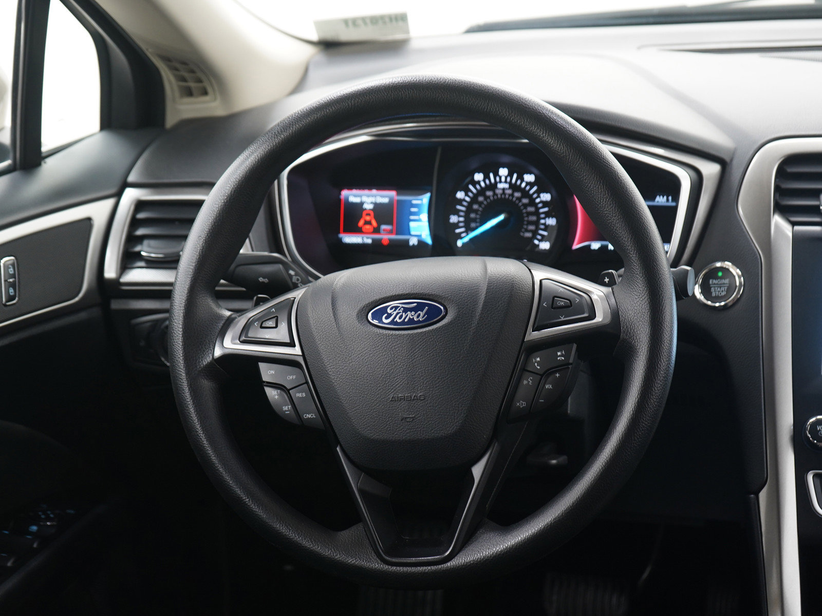 Used 2017 Ford Fusion SE w/ Fusion SE Technology Package image 14