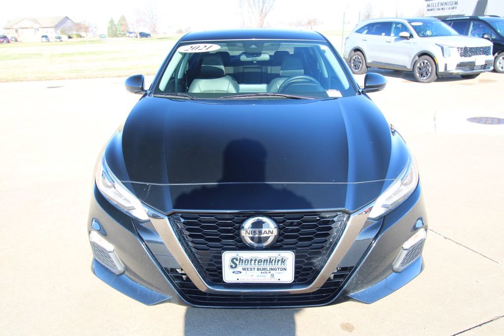 Used 2021 Nissan Altima 2.5 SR w/ SR Premium Package image 2