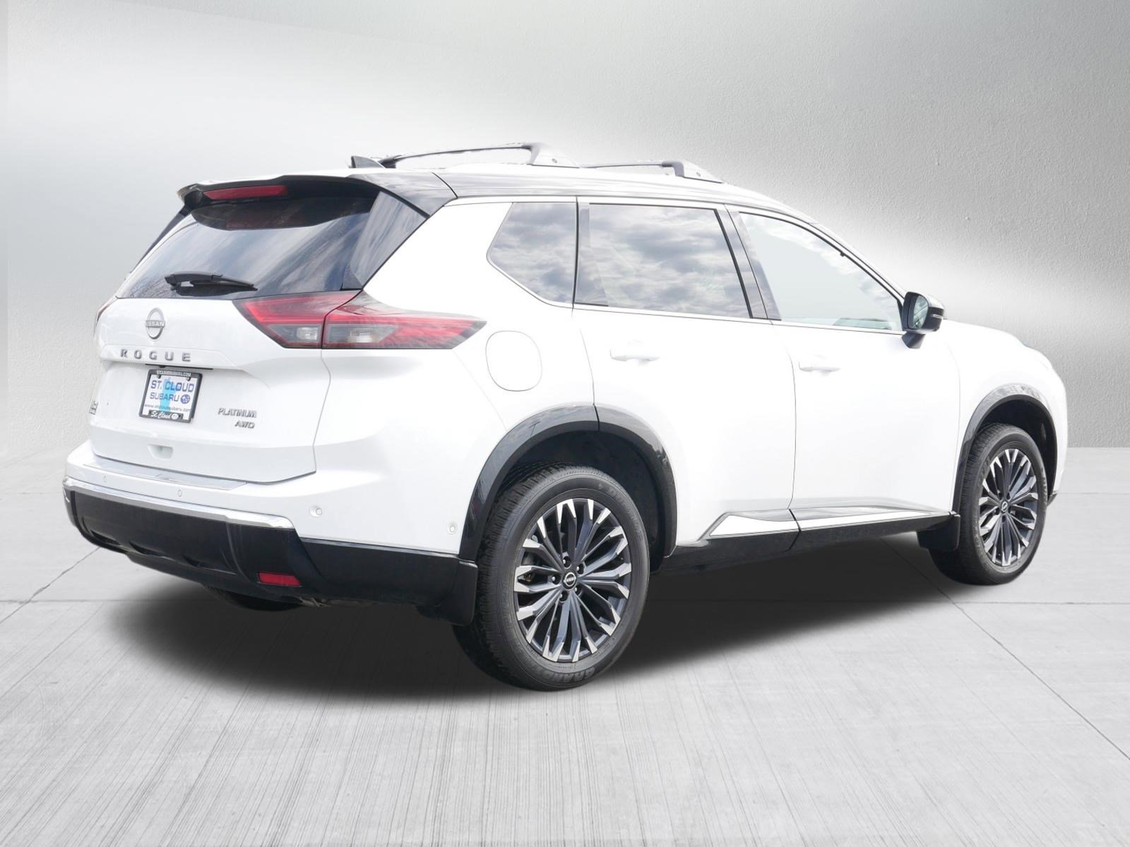 Used 2025 Nissan Rogue Platinum image 7