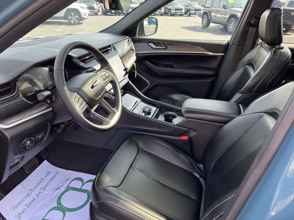 New 2026 Jeep Grand Cherokee Limited w/ Limited Altitude Package AWD/4WD image 2