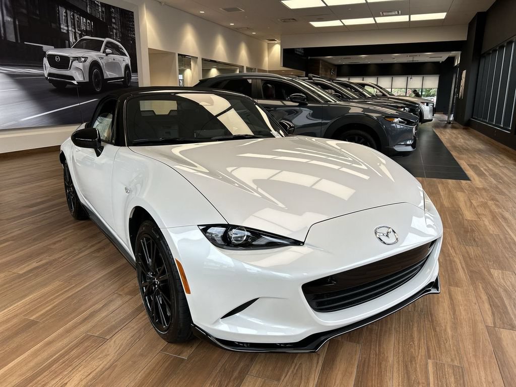 New 2026 MAZDA MX-5 Miata Club w/ Appearance Package RWD image 2