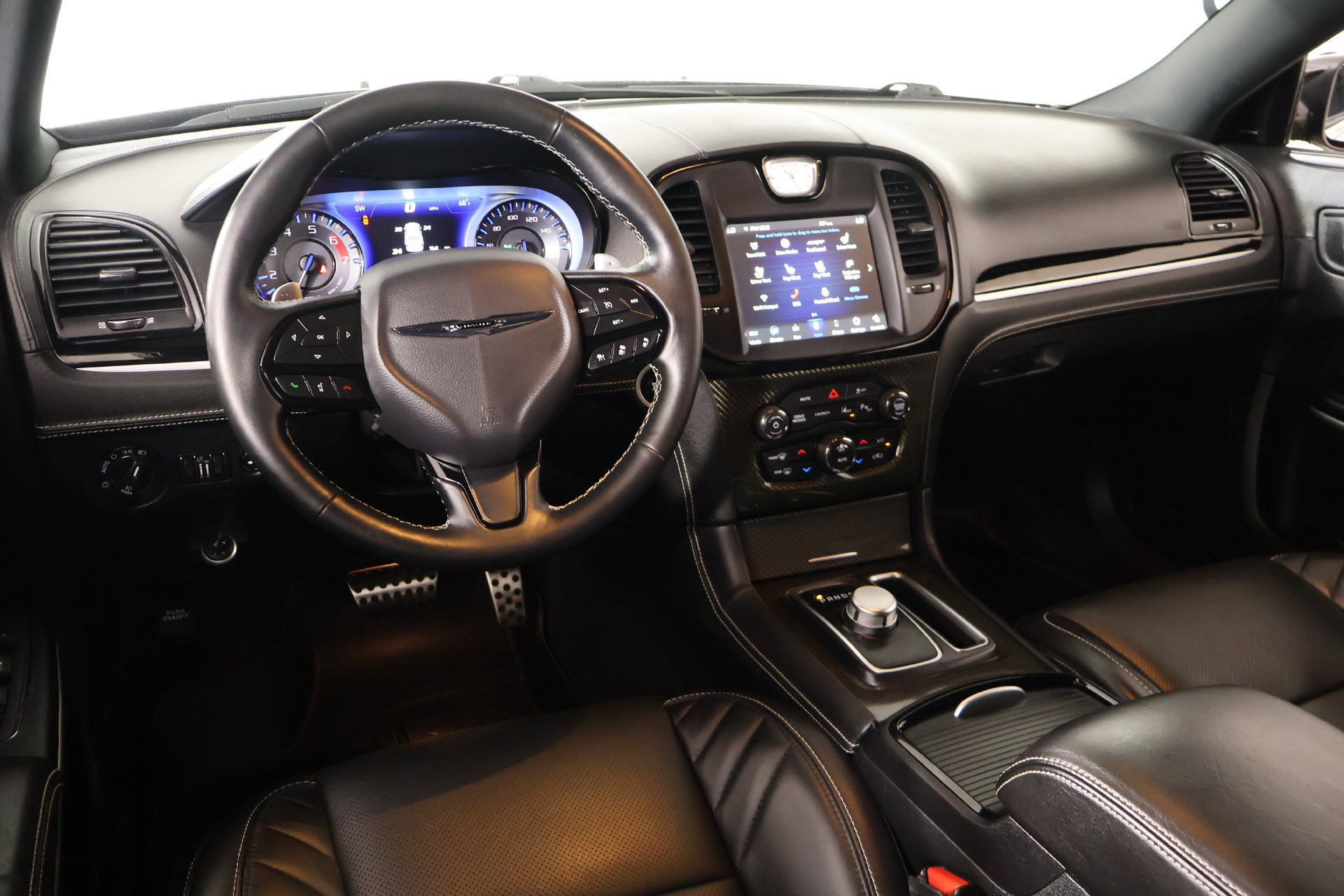 Used 2023 Chrysler 300 C RWD image 2