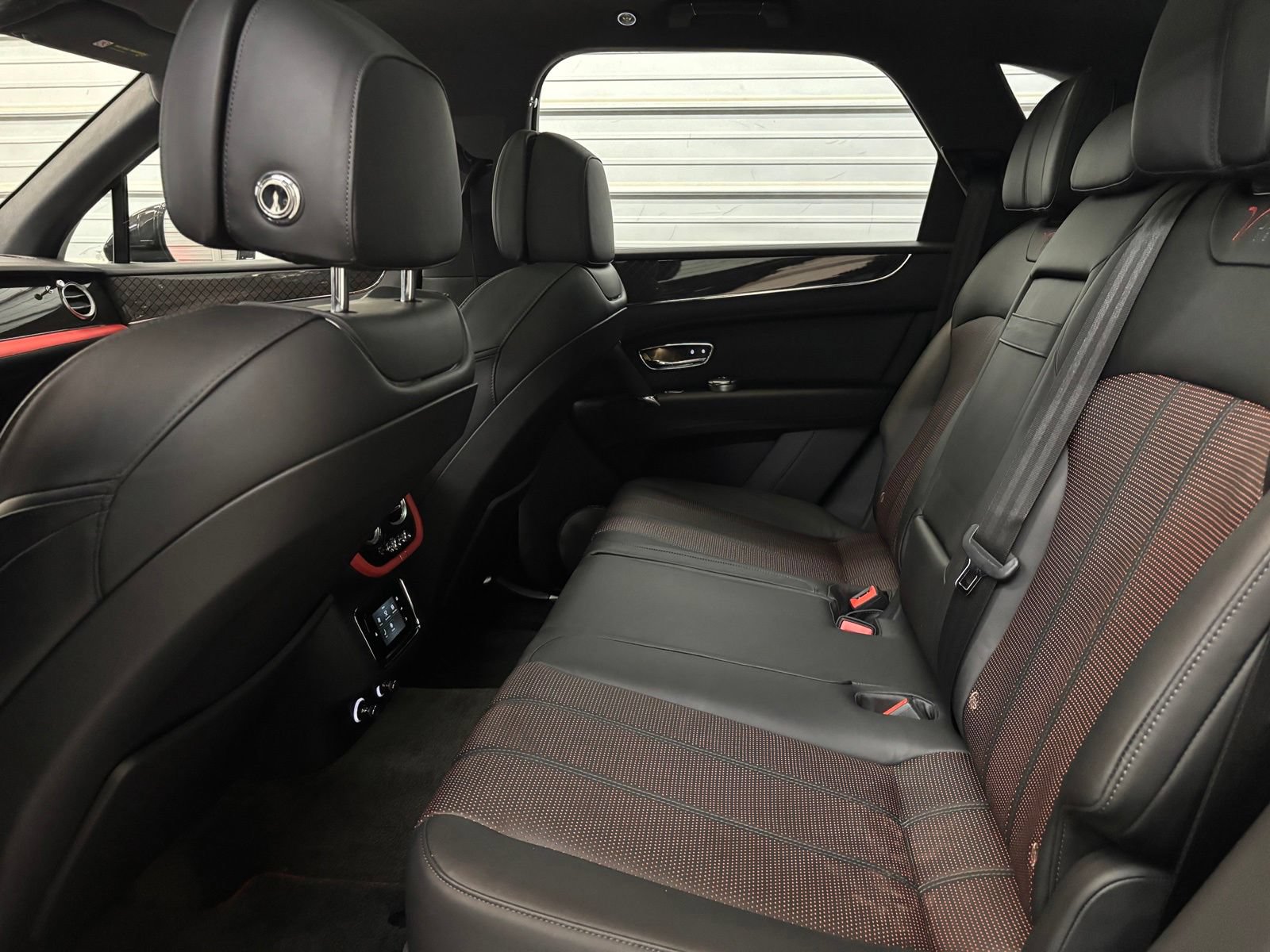 Used 2020 Bentley Bentayga AWD/4WD image 23