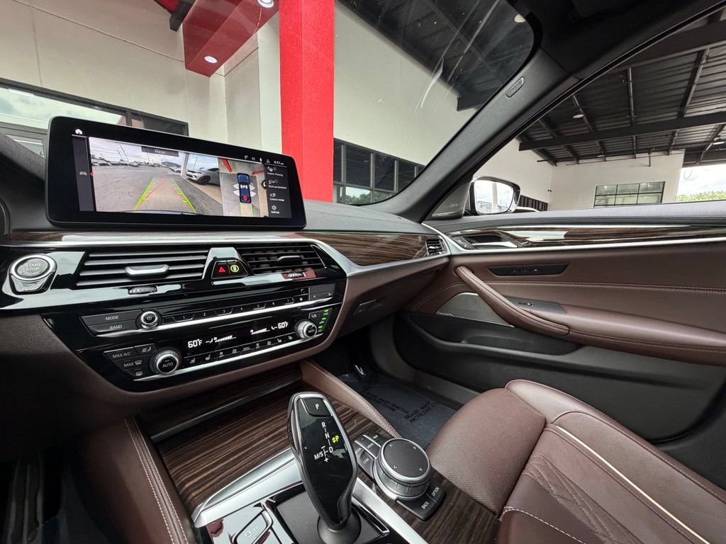 Used 2022 BMW M550i xDrive w/ Dynamic Handling Package AWD/4WD image 28