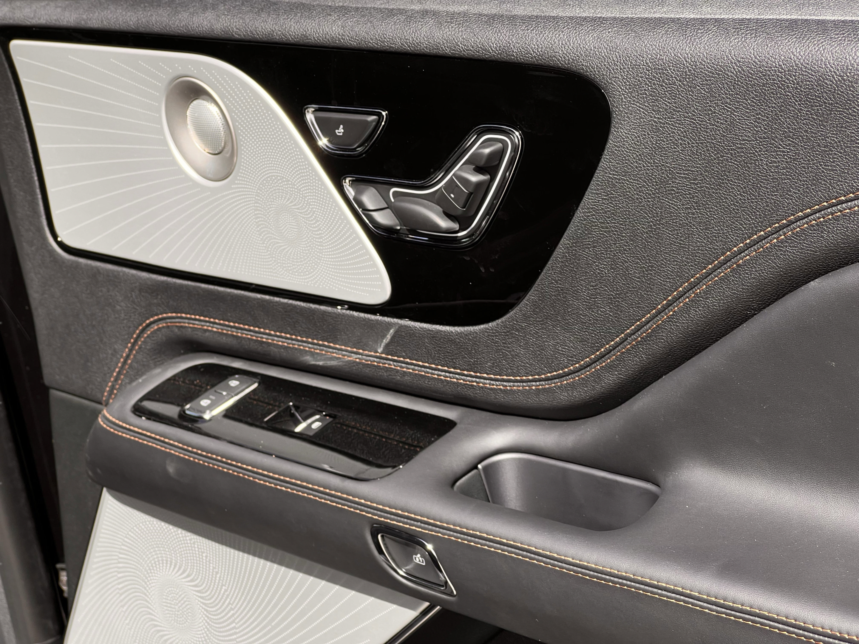 New 2025 Lincoln Aviator Black Label AWD/4WD image 23