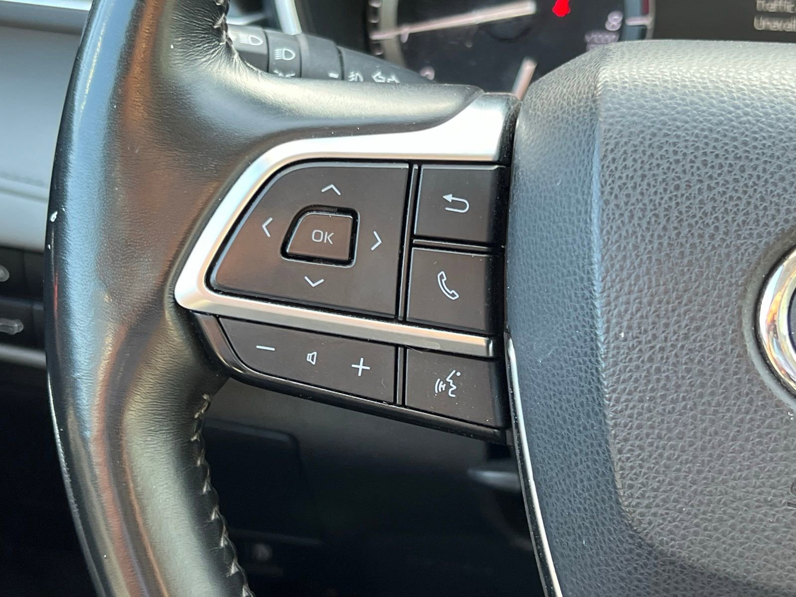 Used 2021 Toyota Highlander XLE image 30