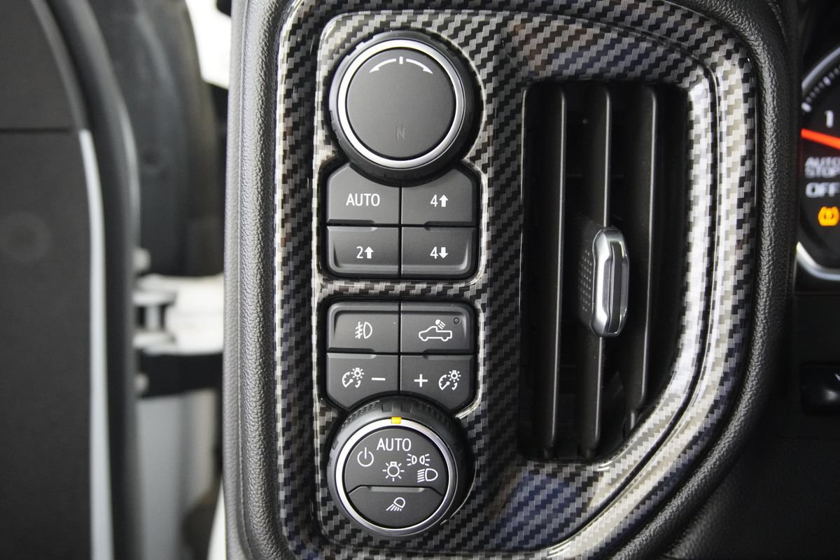 Used 2019 Chevrolet Silverado 1500 LTZ w/ LTZ Premium Package AWD/4WD image 18