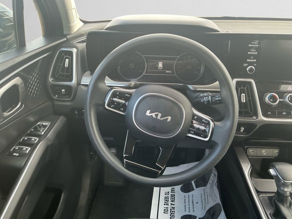 Used 2023 Kia Sorento LX image 12