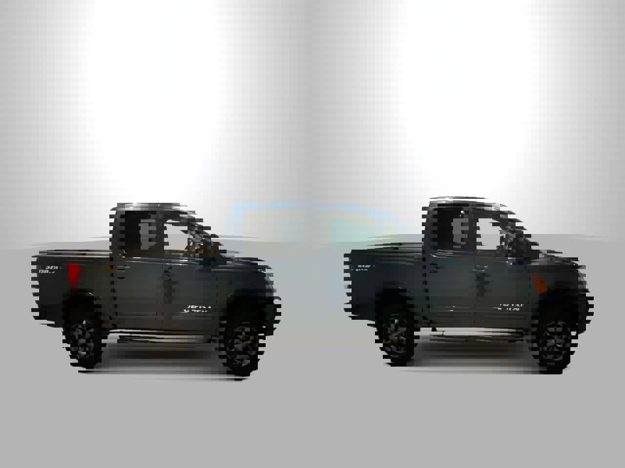 Used 2014 Nissan Titan PRO-4X w/ Pro-4x Luxury Package image 9