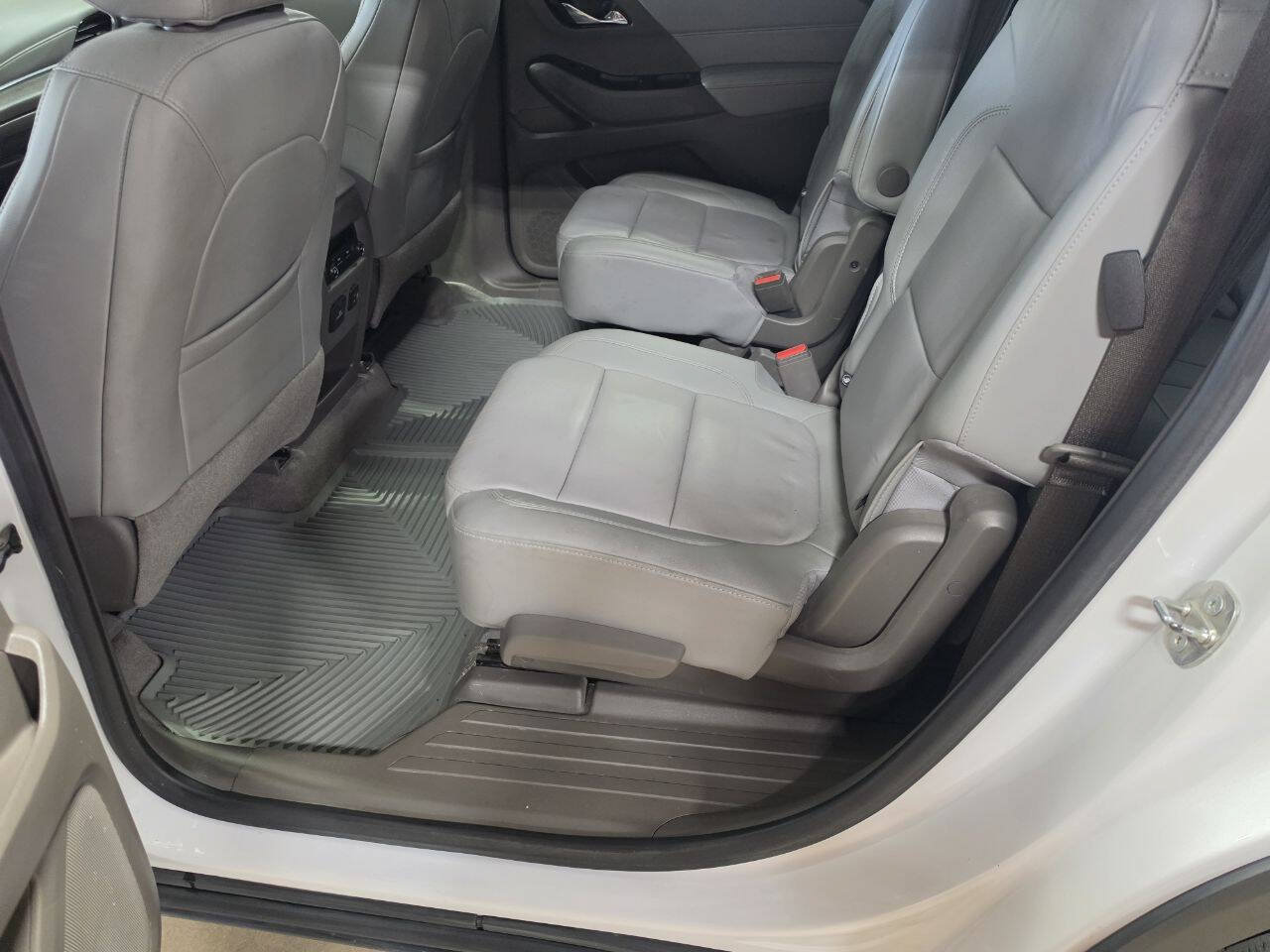 Used 2020 Chevrolet Traverse LT w/ LT Premium Package AWD/4WD image 23