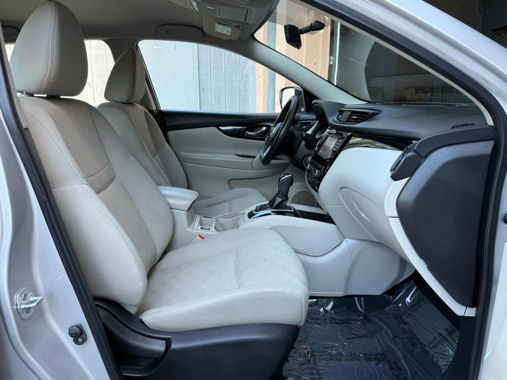 Used 2018 Nissan Rogue Sport SV w/ SV Technology Package FWD image 15