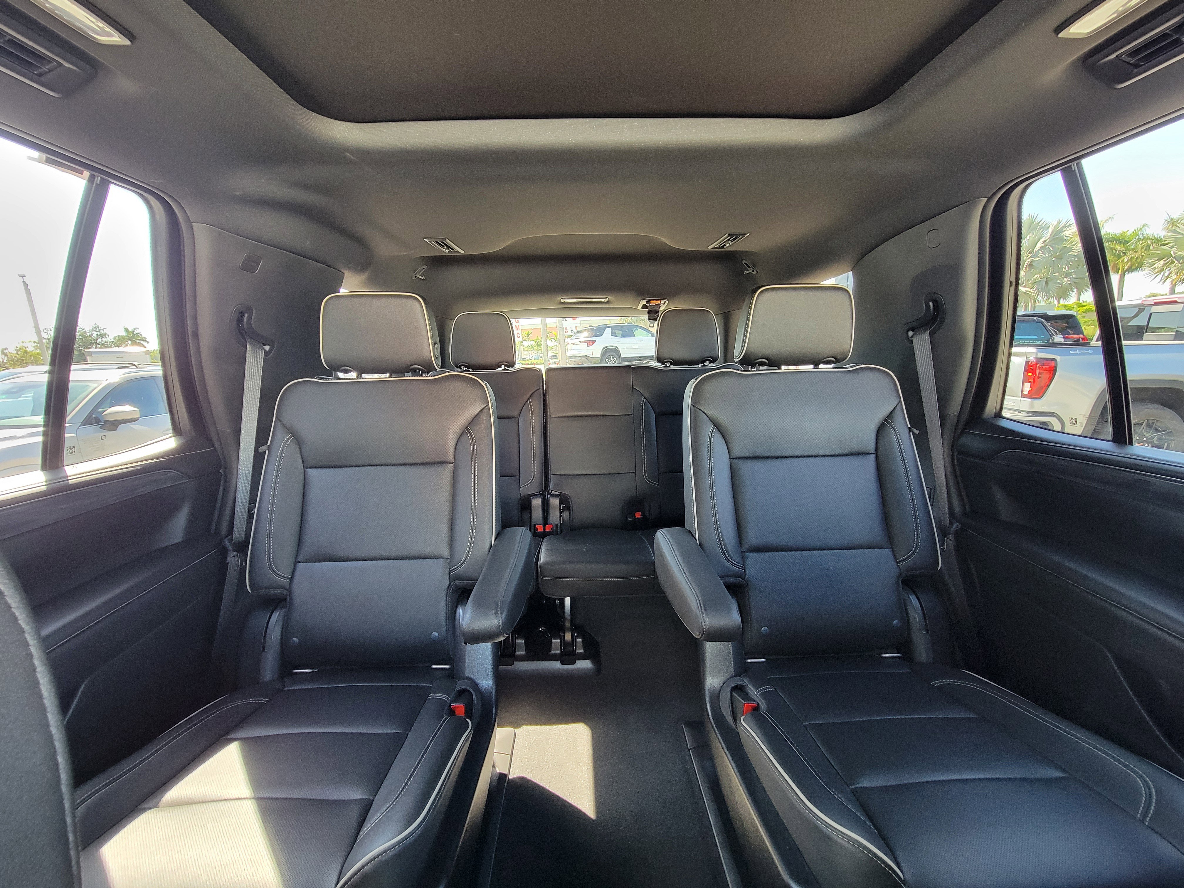 Used 2022 GMC Yukon SLT w/ SLT Premium Package RWD image 16