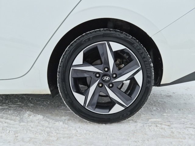Used 2023 Hyundai Elantra Limited image 11