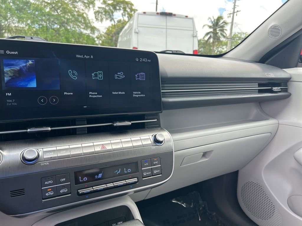 Used 2024 Hyundai Kona SEL image 11