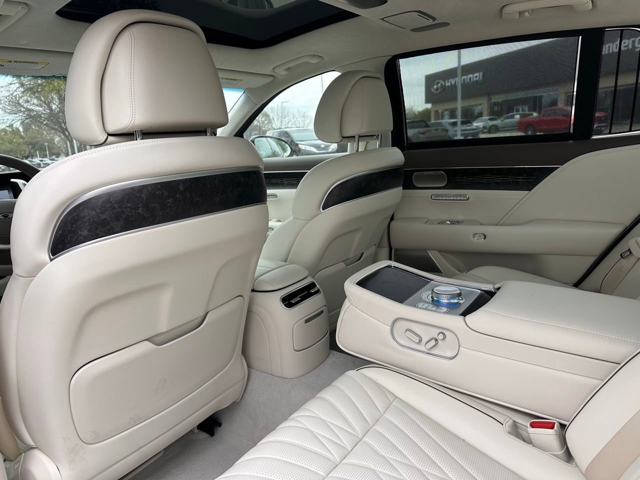 Used 2025 Genesis G90 3.5T image 18