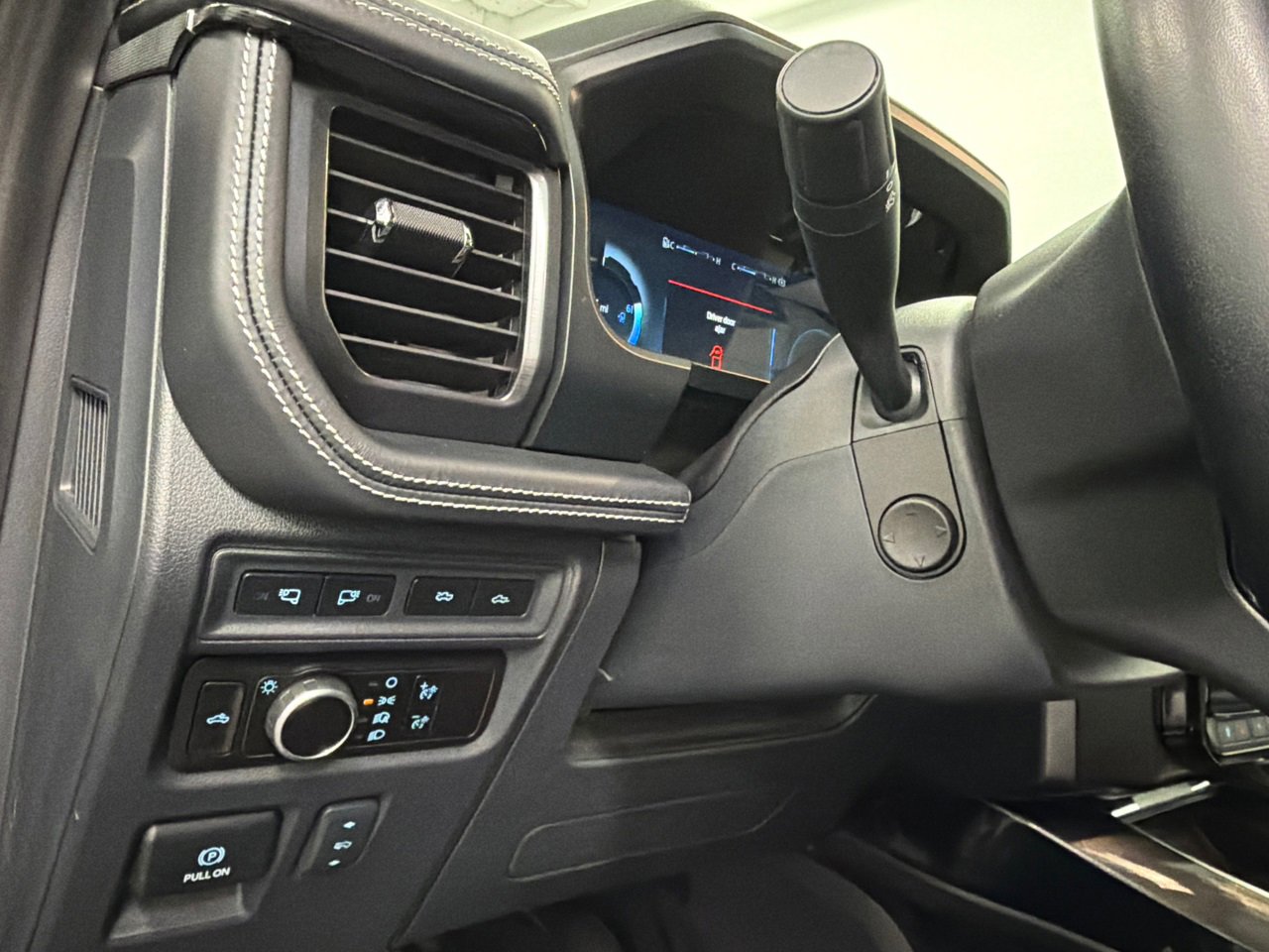 Used 2023 Ford F150 Lightning Platinum image 36