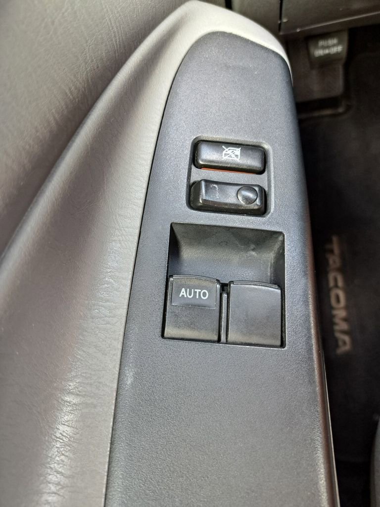 Used 2012 Toyota Tacoma PreRunner w/ Convenience Pkg RWD image 13