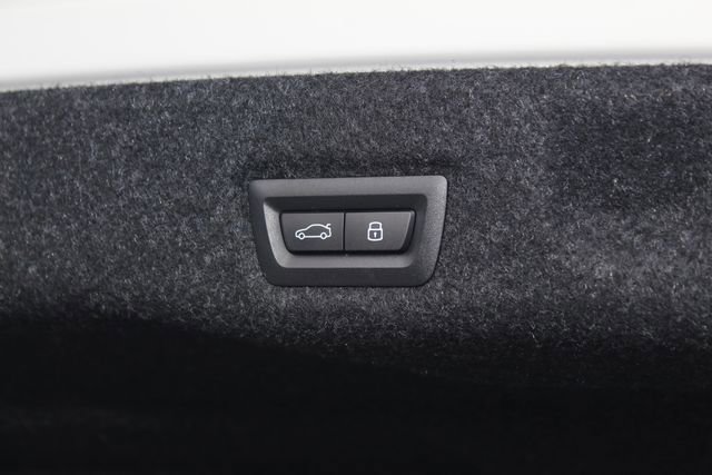 Used 2025 BMW i5 xDrive40 w/ Premium Package image 8