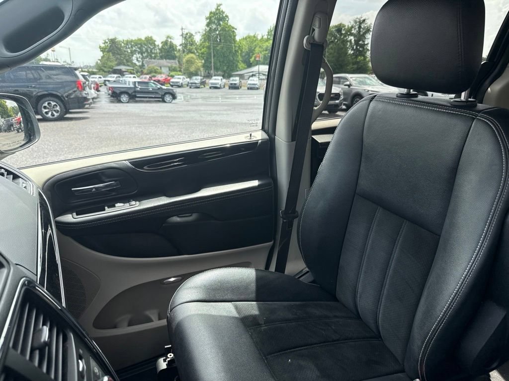 Used 2017 Dodge Grand Caravan SXT FWD image 23