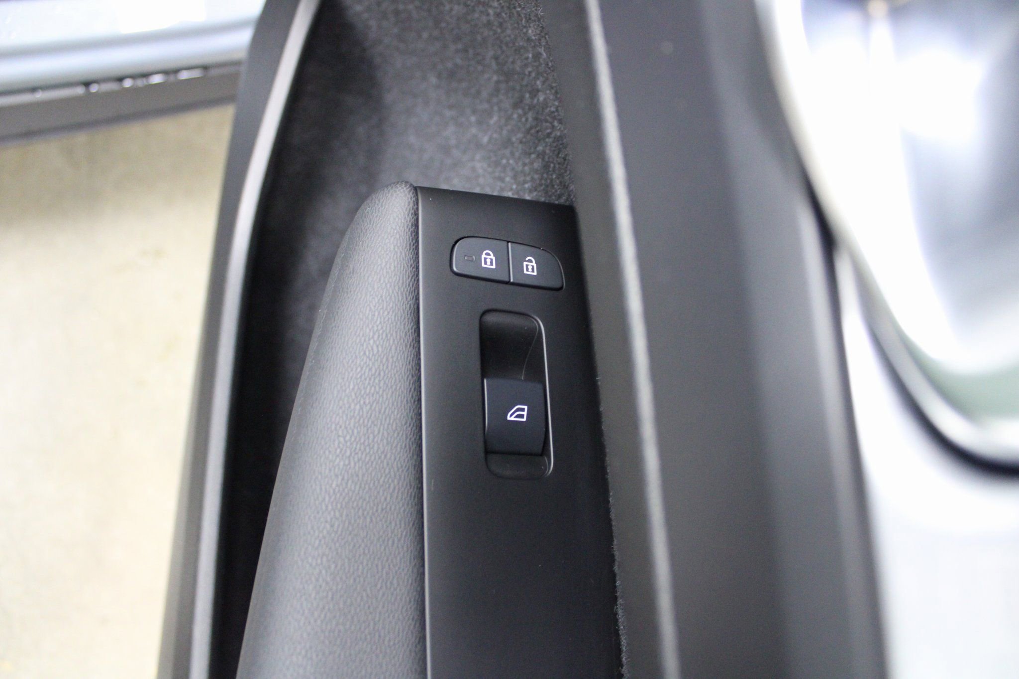 Used 2021 Volvo XC40 T5 Momentum image 31