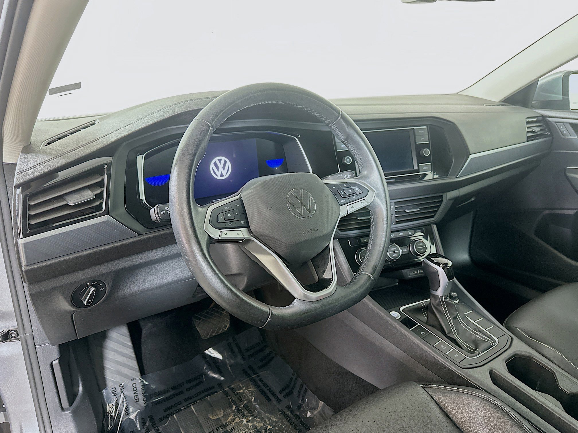 Used 2024 Volkswagen Jetta SE image 9