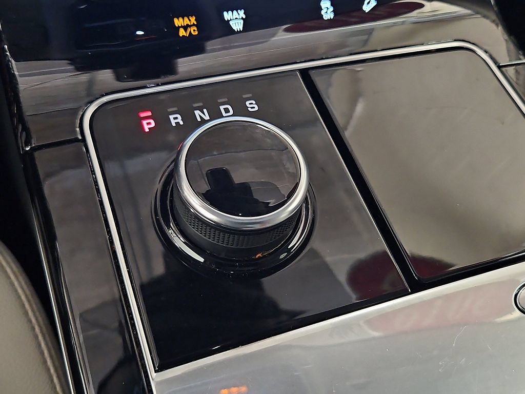 Used 2019 Land Rover Range Rover Velar R-Dynamic SE AWD/4WD image 16