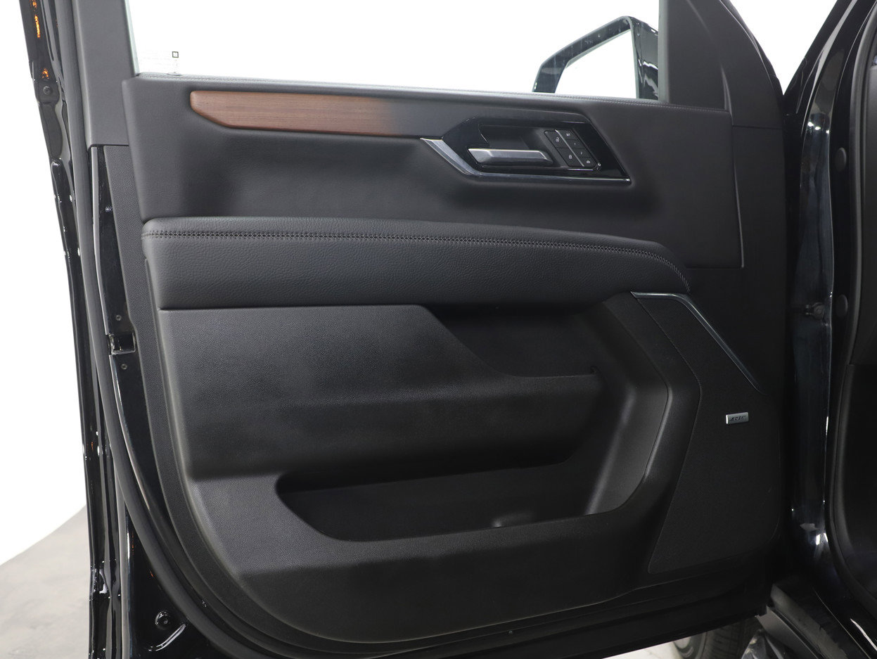 Used 2025 GMC Yukon Denali AWD/4WD image 23