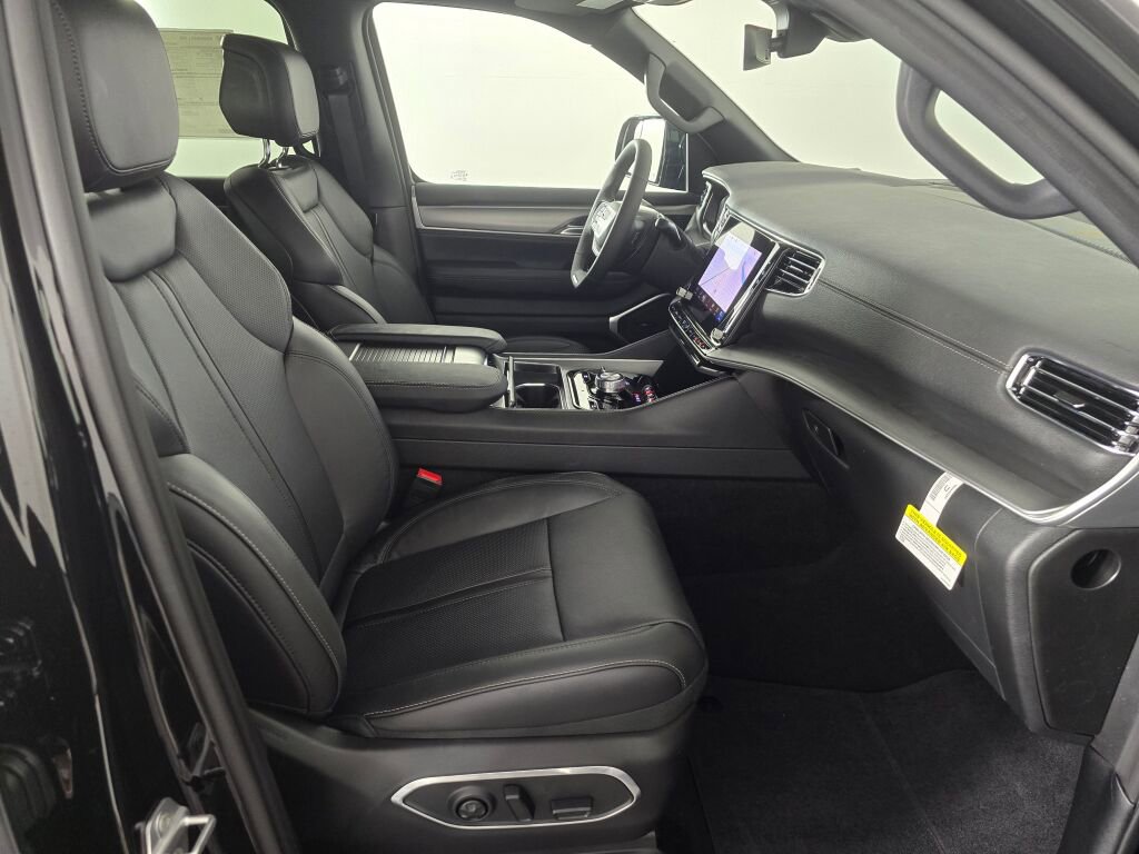 New 2025 Jeep Wagoneer L 4WD w/ HD Trailer Tow Package image 32