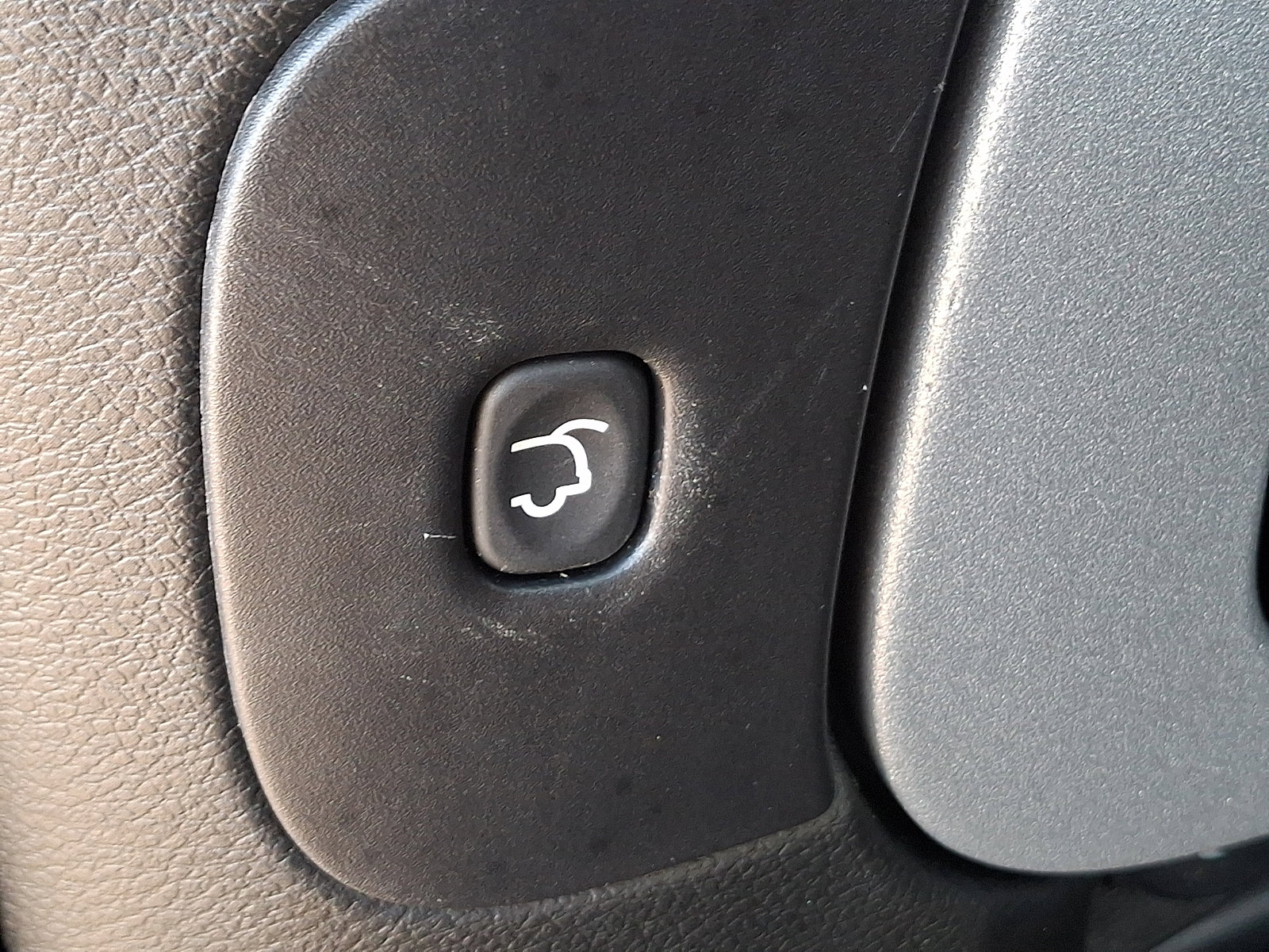 Used 2017 Jeep Cherokee Latitude w/ Comfort/Convenience Group image 30