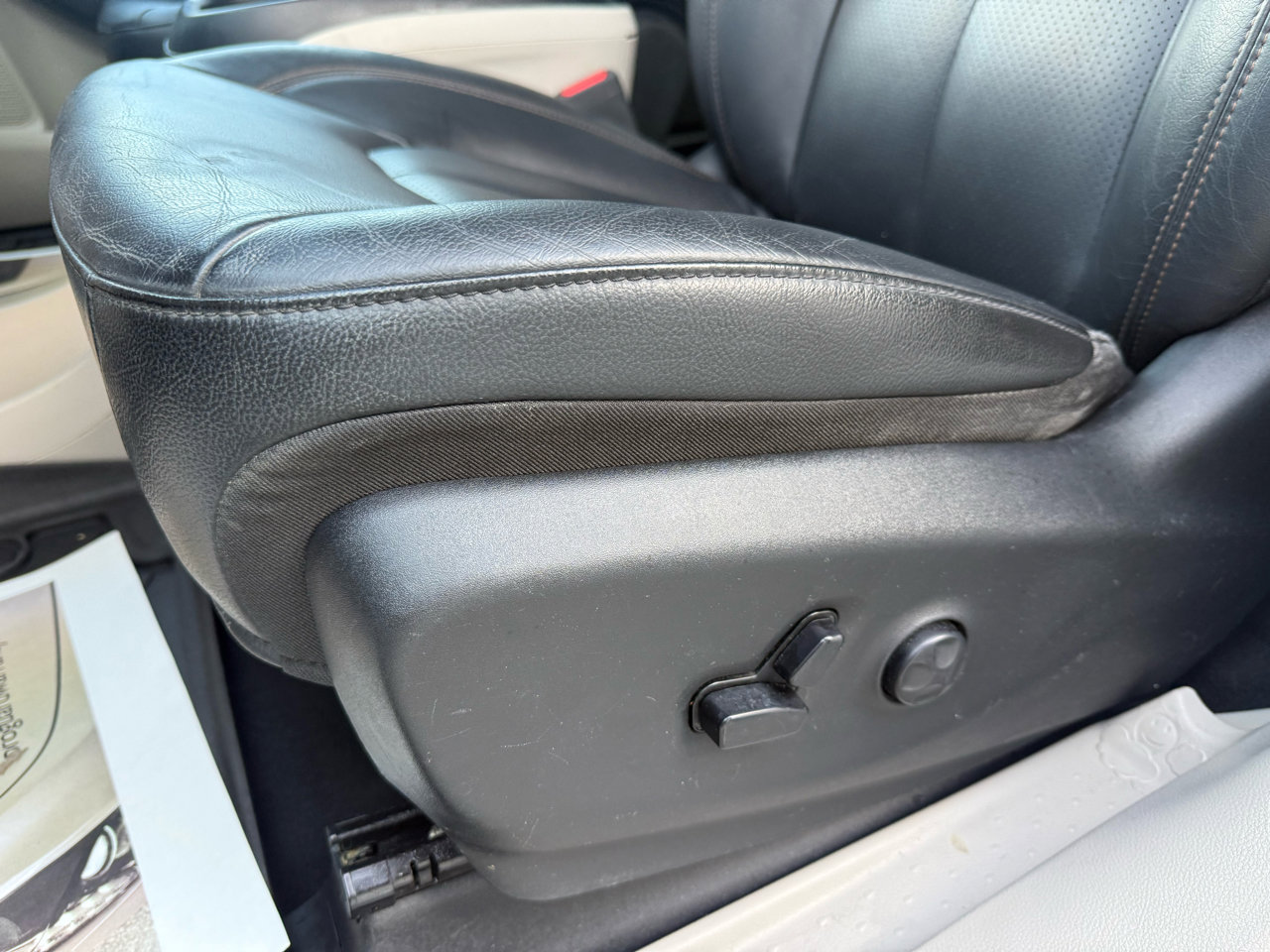 Used 2020 Chrysler Pacifica Touring-L image 20