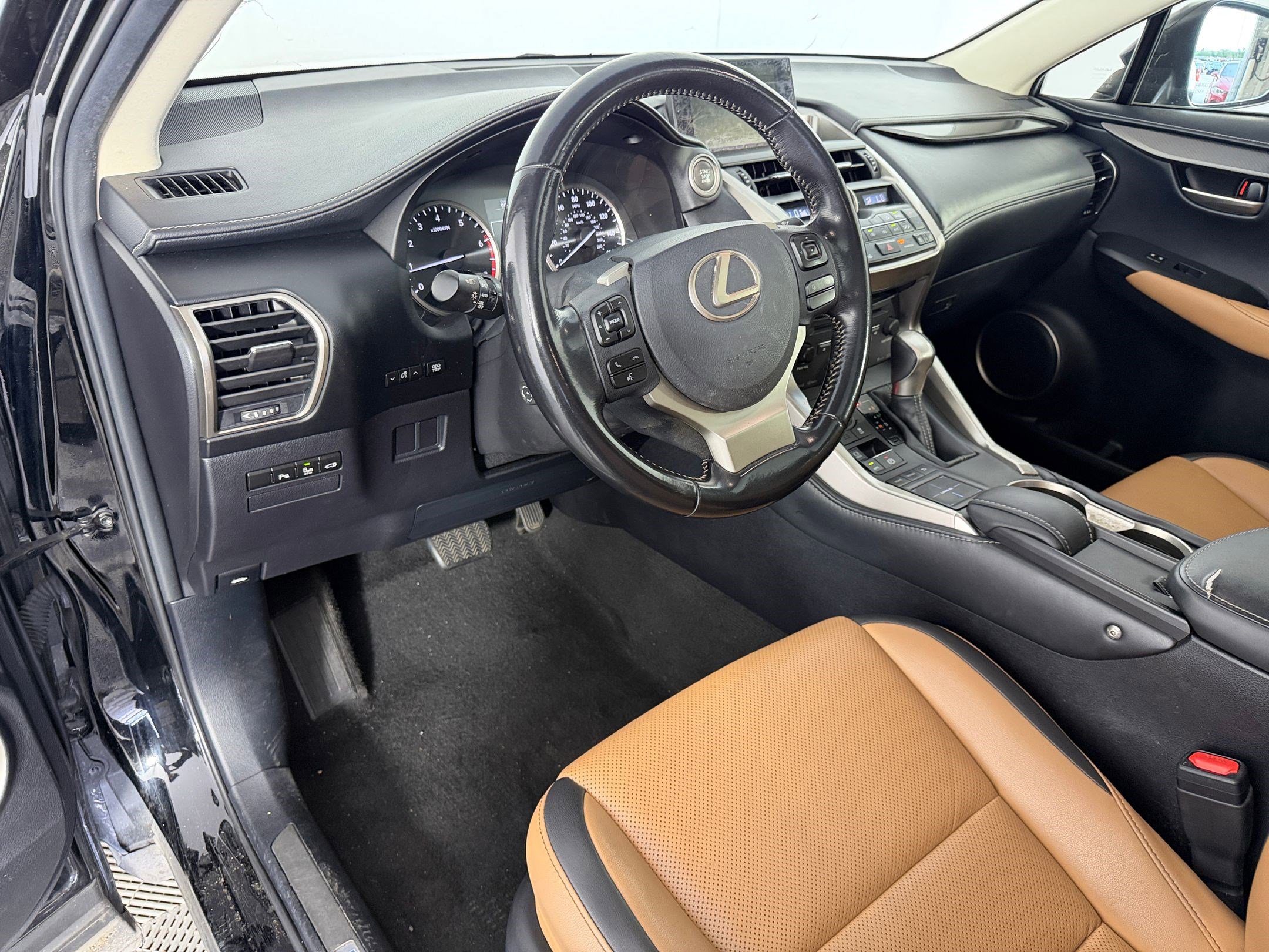 Used 2015 Lexus NX 200t FWD w/ Premium Package image 4