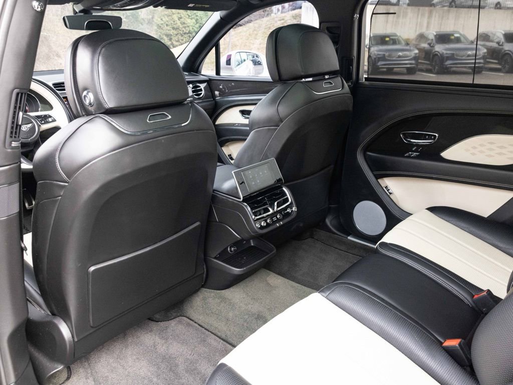 Used 2023 Bentley Bentayga Extended Wheelbase image 57