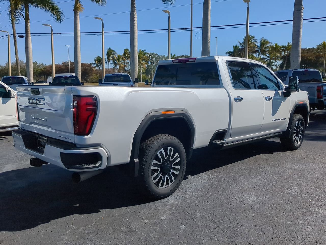 Used 2024 GMC Sierra 3500 Denali Ultimate AWD/4WD image 4