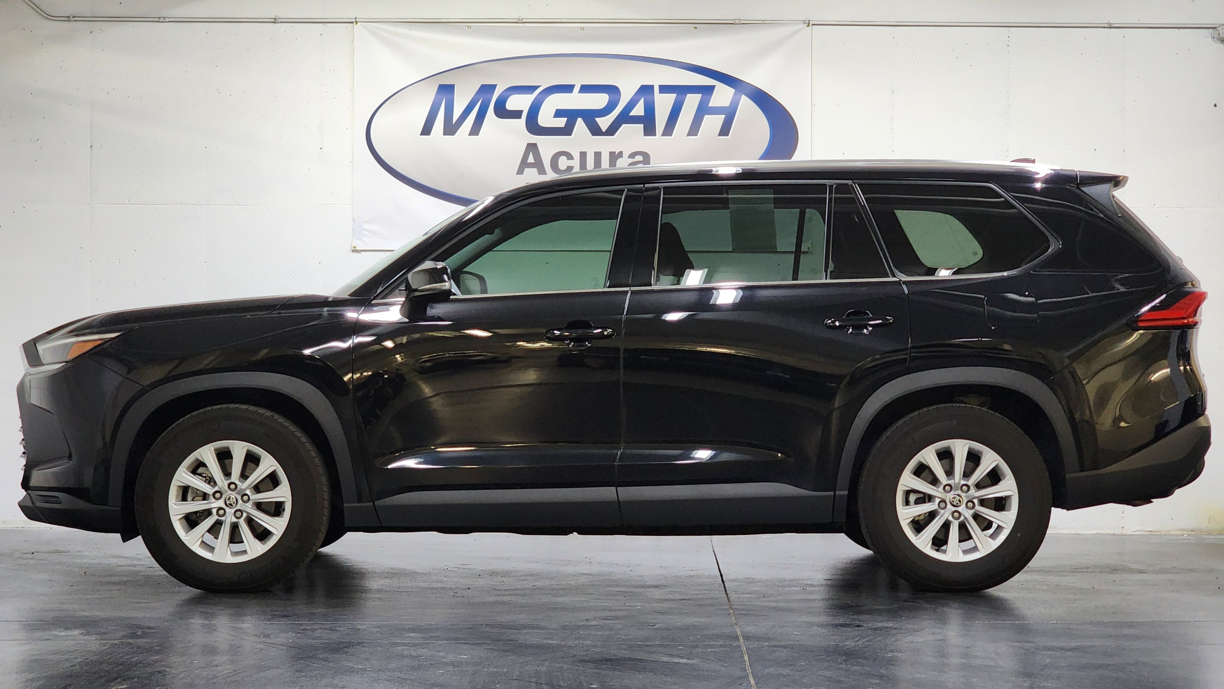 Used 2024 Toyota Grand Highlander AWD image 11