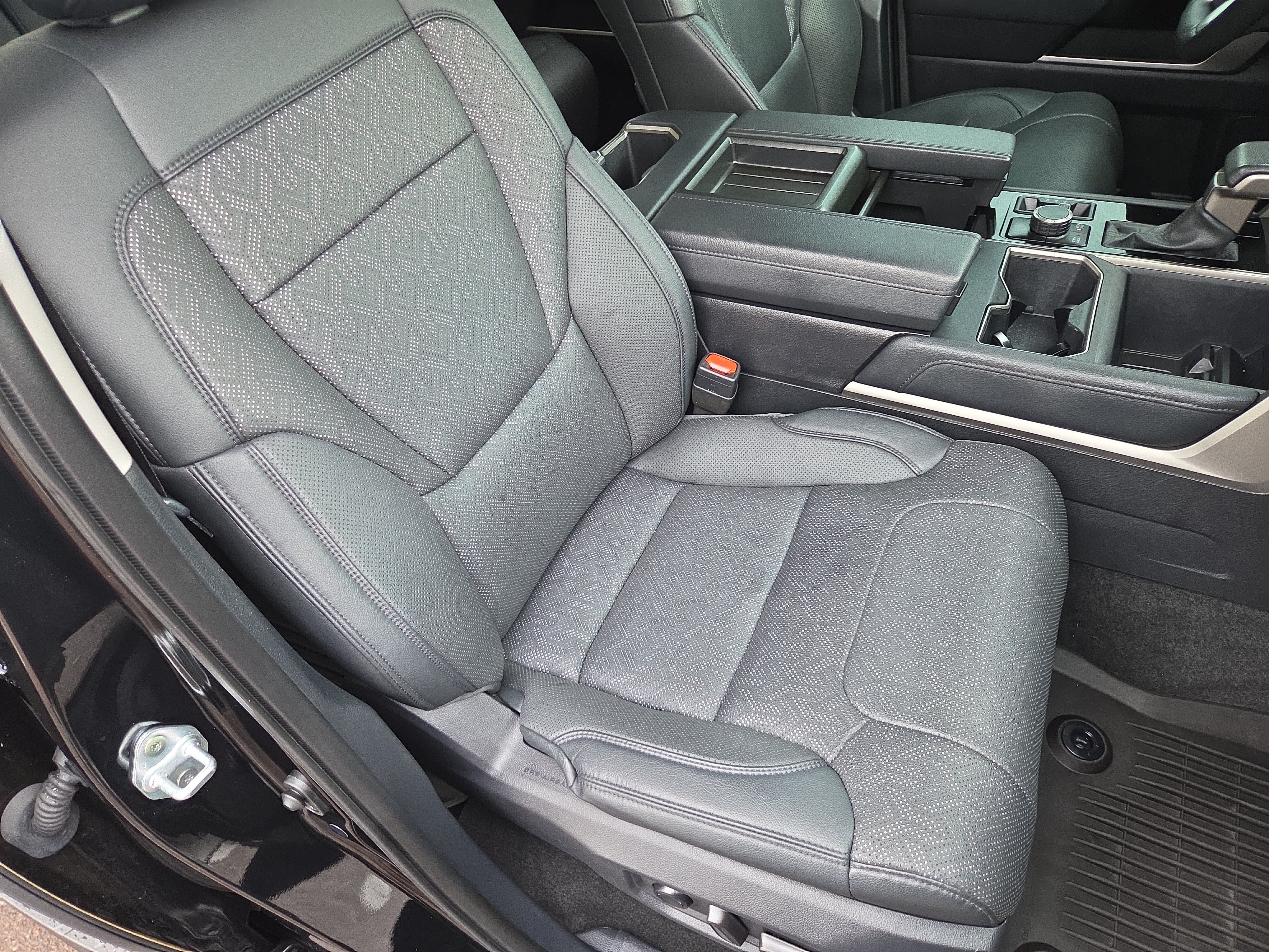 Used 2023 Toyota Tundra Limited AWD/4WD image 16