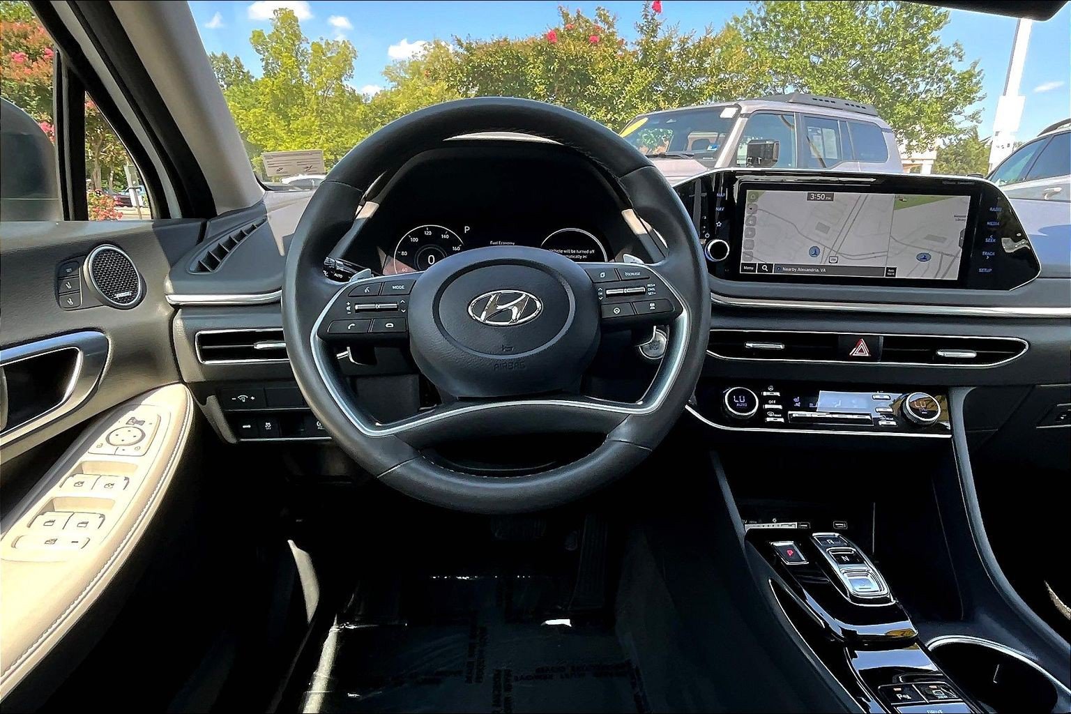 Used 2022 Hyundai Sonata Limited w/ Cargo Package FWD image 5