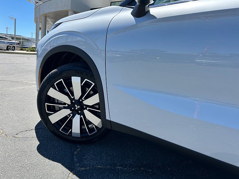 New 2026 Mitsubishi Outlander SE FWD image 8