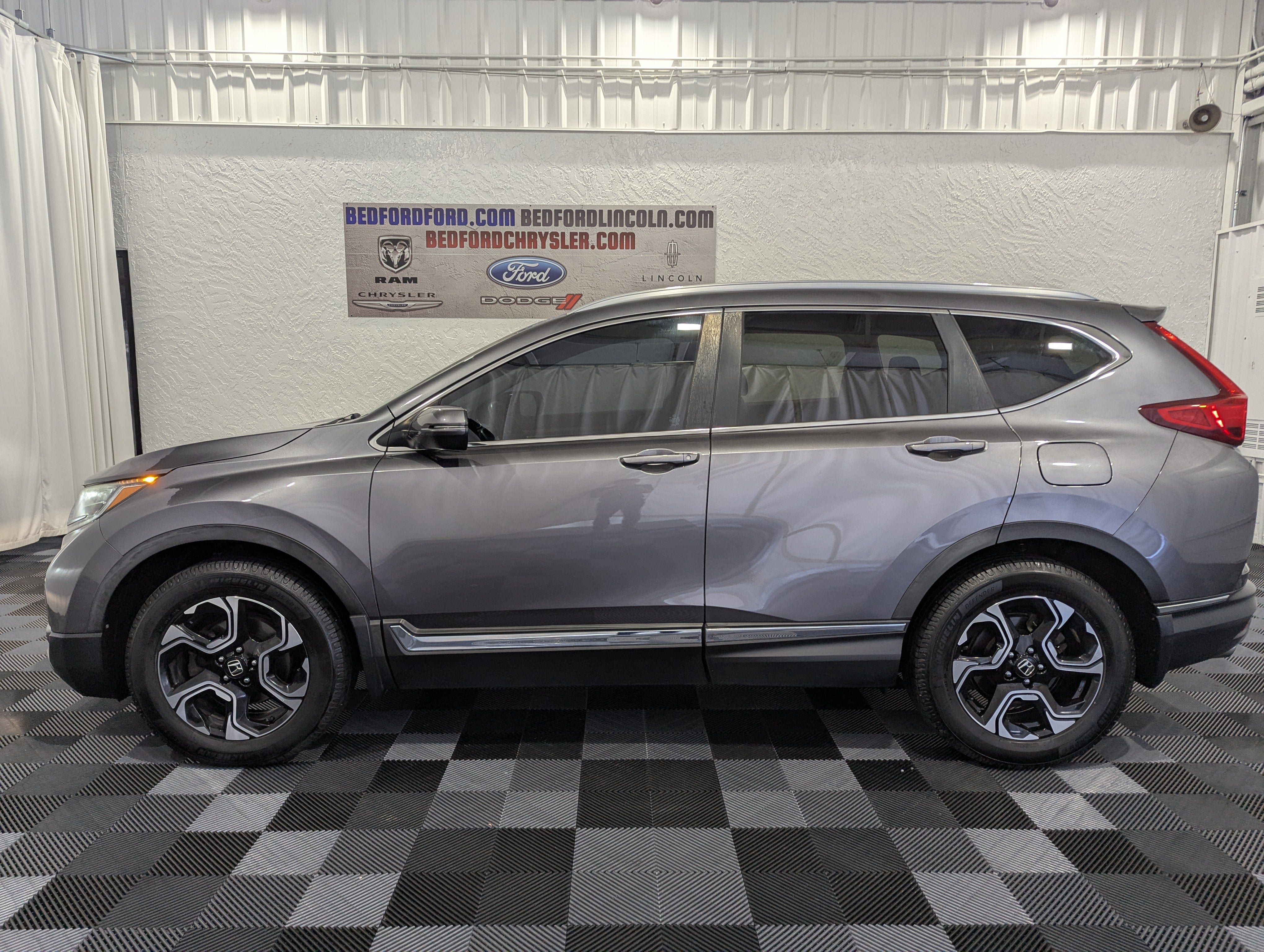 Used 2019 Honda CR-V Touring image 2