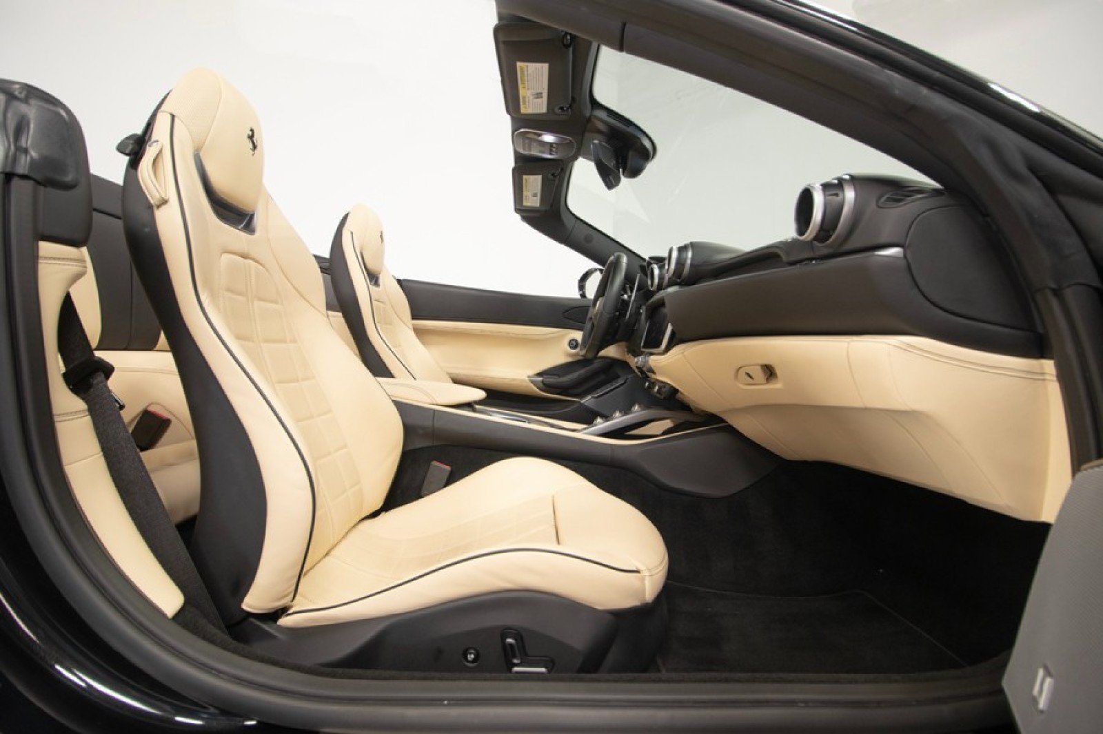 Used 2020 Ferrari Portofino image 49