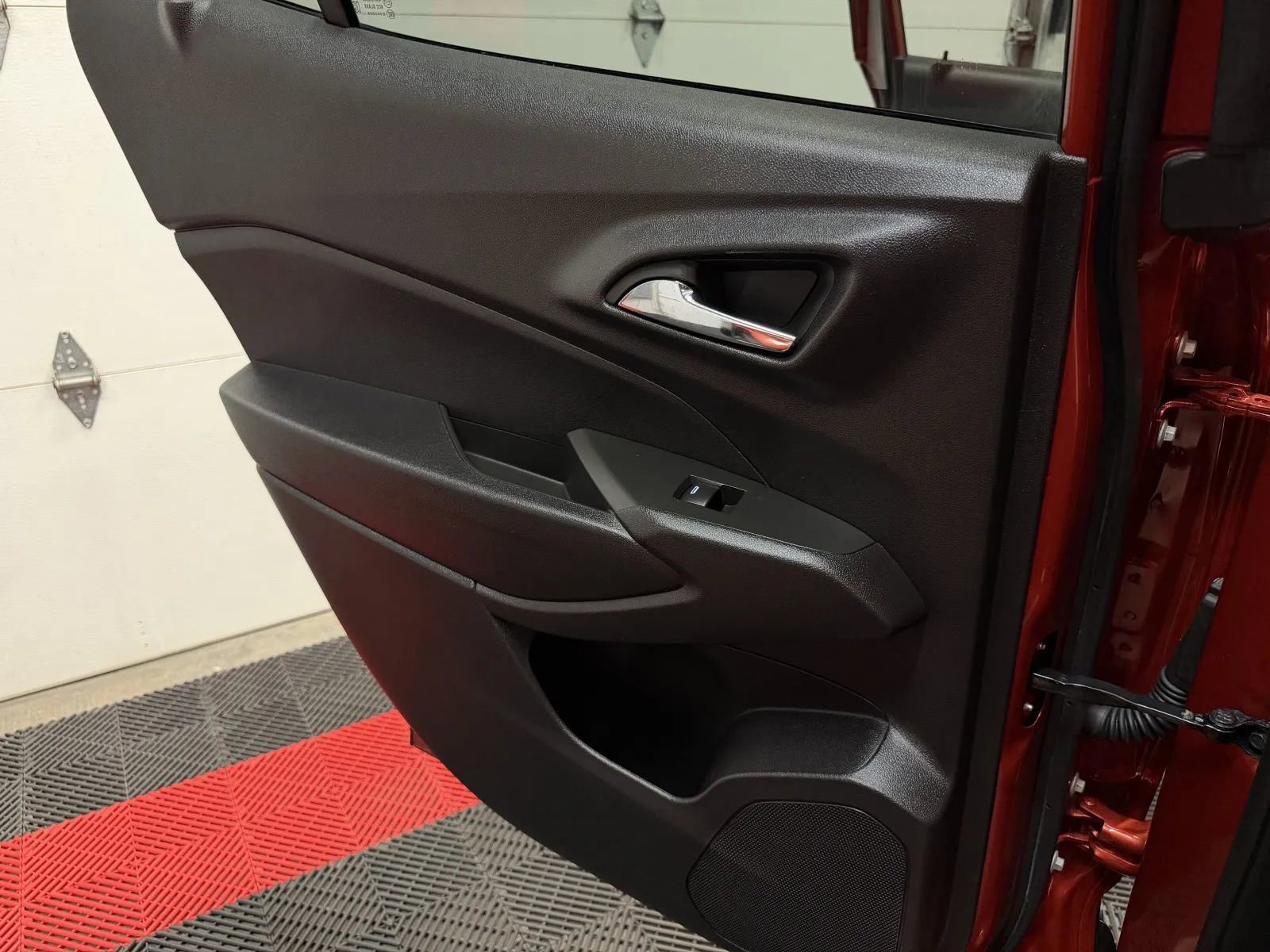 Used 2024 Chevrolet Trax LS w/ LS Convenience Package FWD image 29