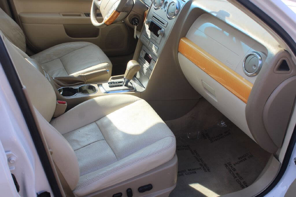 Used 2009 Lincoln MKZ image 10