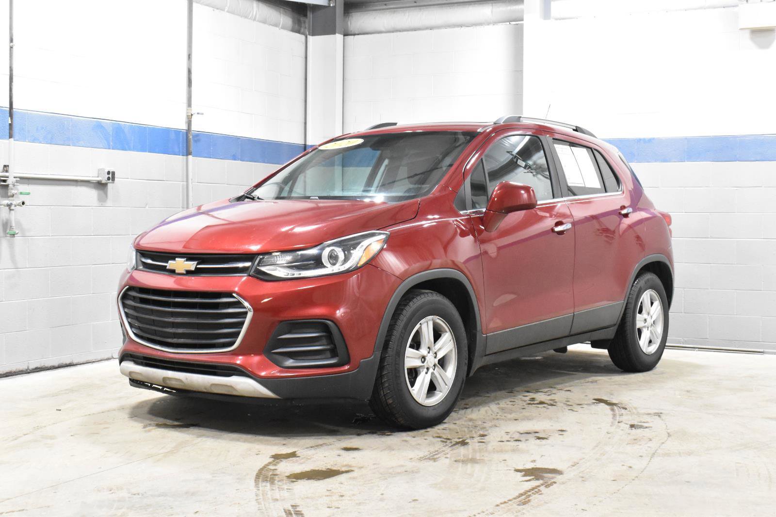 Used 2020 Chevrolet Trax LT w/ Sun & Sound Package image 4