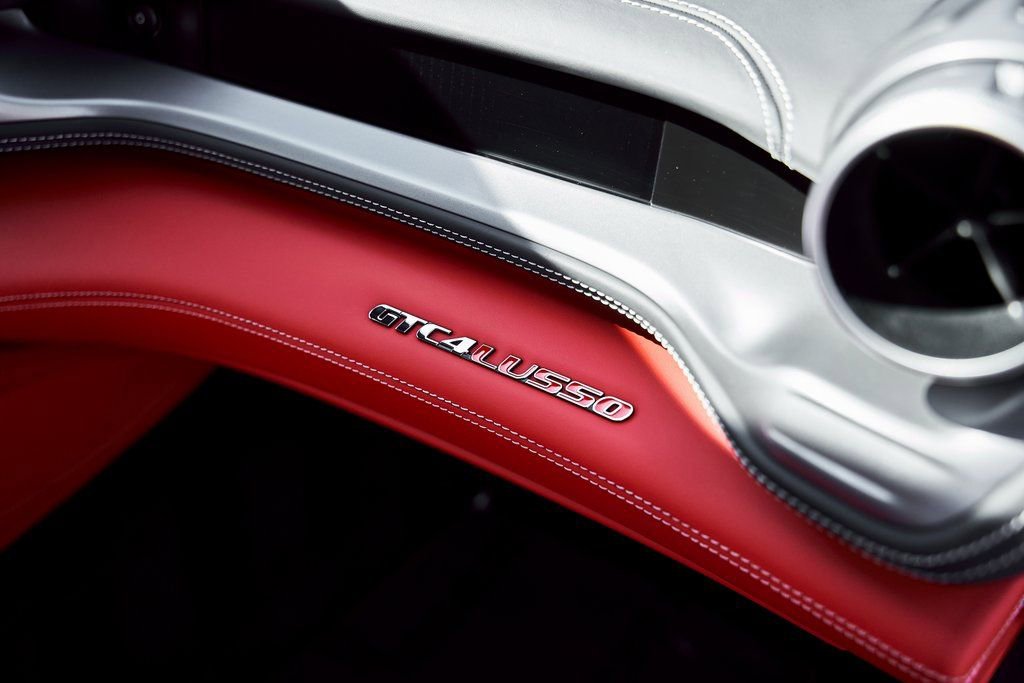 Used 2020 Ferrari GTC4Lusso AWD/4WD image 45