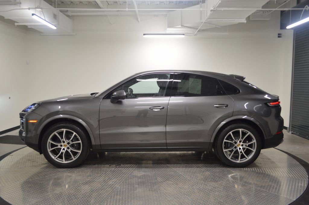 Certified 2024 Porsche Cayenne Coupe image 2