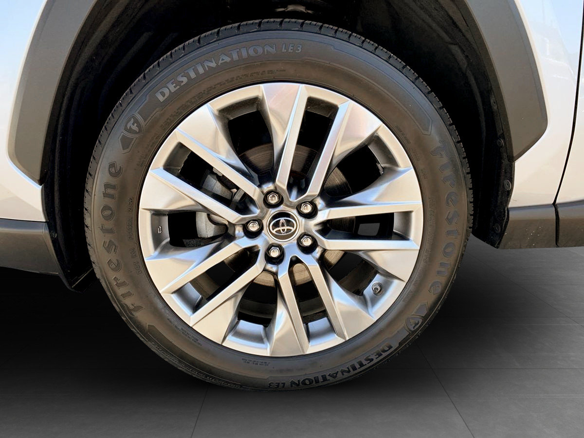 Used 2019 Toyota RAV4 XLE Premium FWD image 11