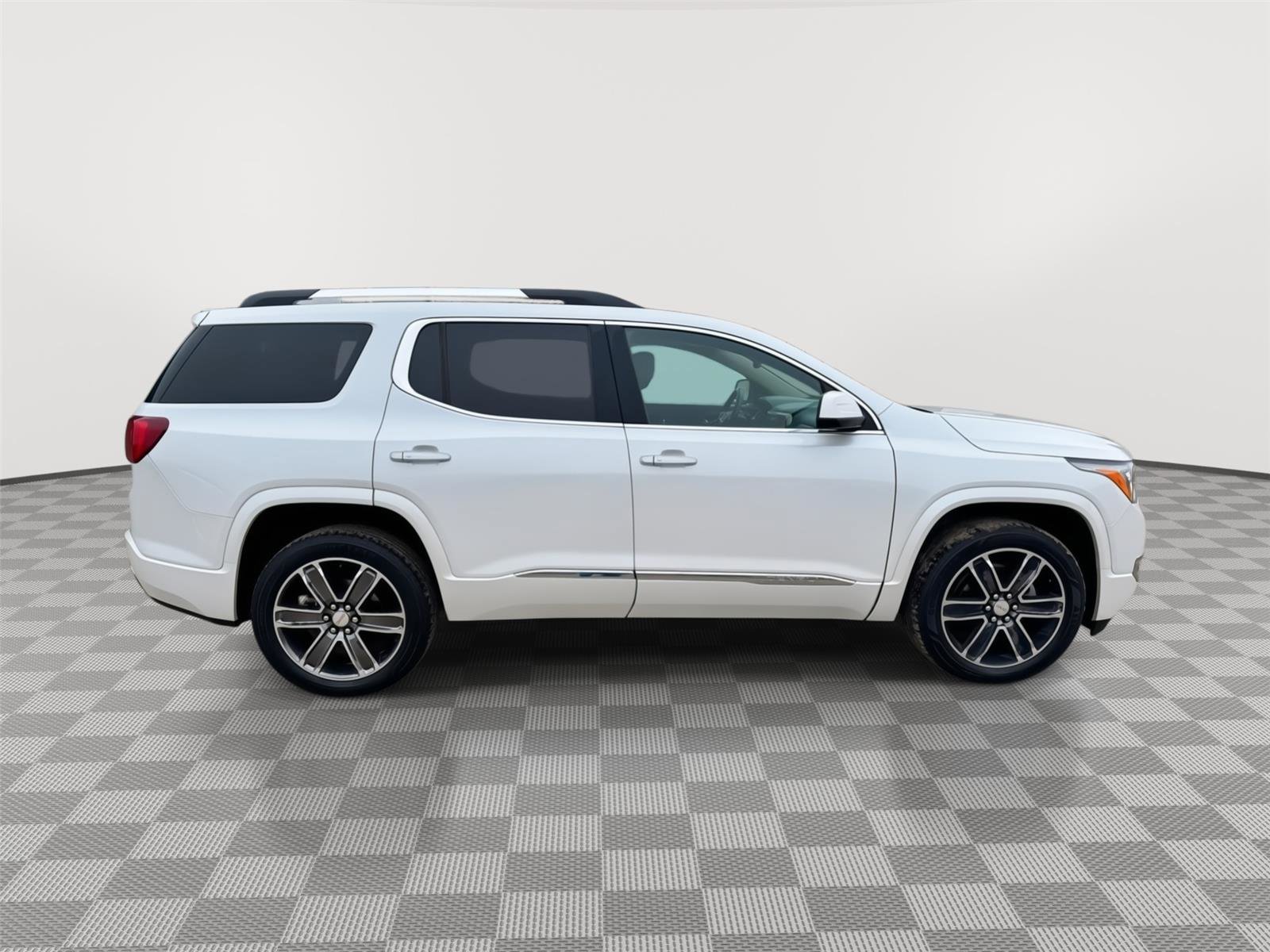 Used 2017 GMC Acadia Denali w/ Technology Package AWD/4WD image 8